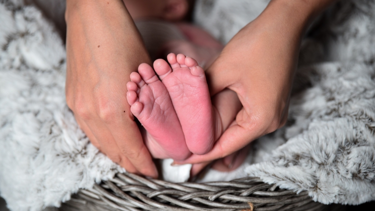 newborn-baby-1245793_1920